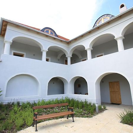 Csodarabbik Útja Fogadó Mád Exterior foto