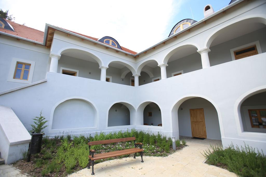 Csodarabbik Útja Fogadó Mád Exterior foto